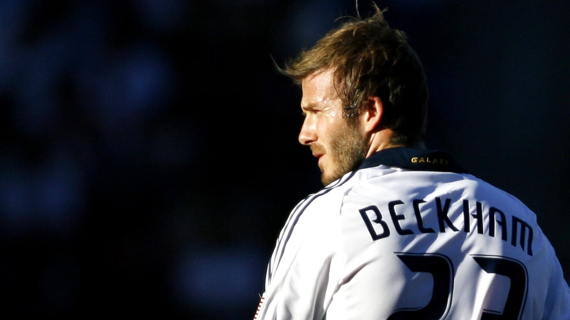 球场外的公益力量：足球推动社会责任的新维度，足球场意义